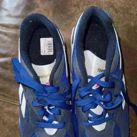 Athletic_Shoes